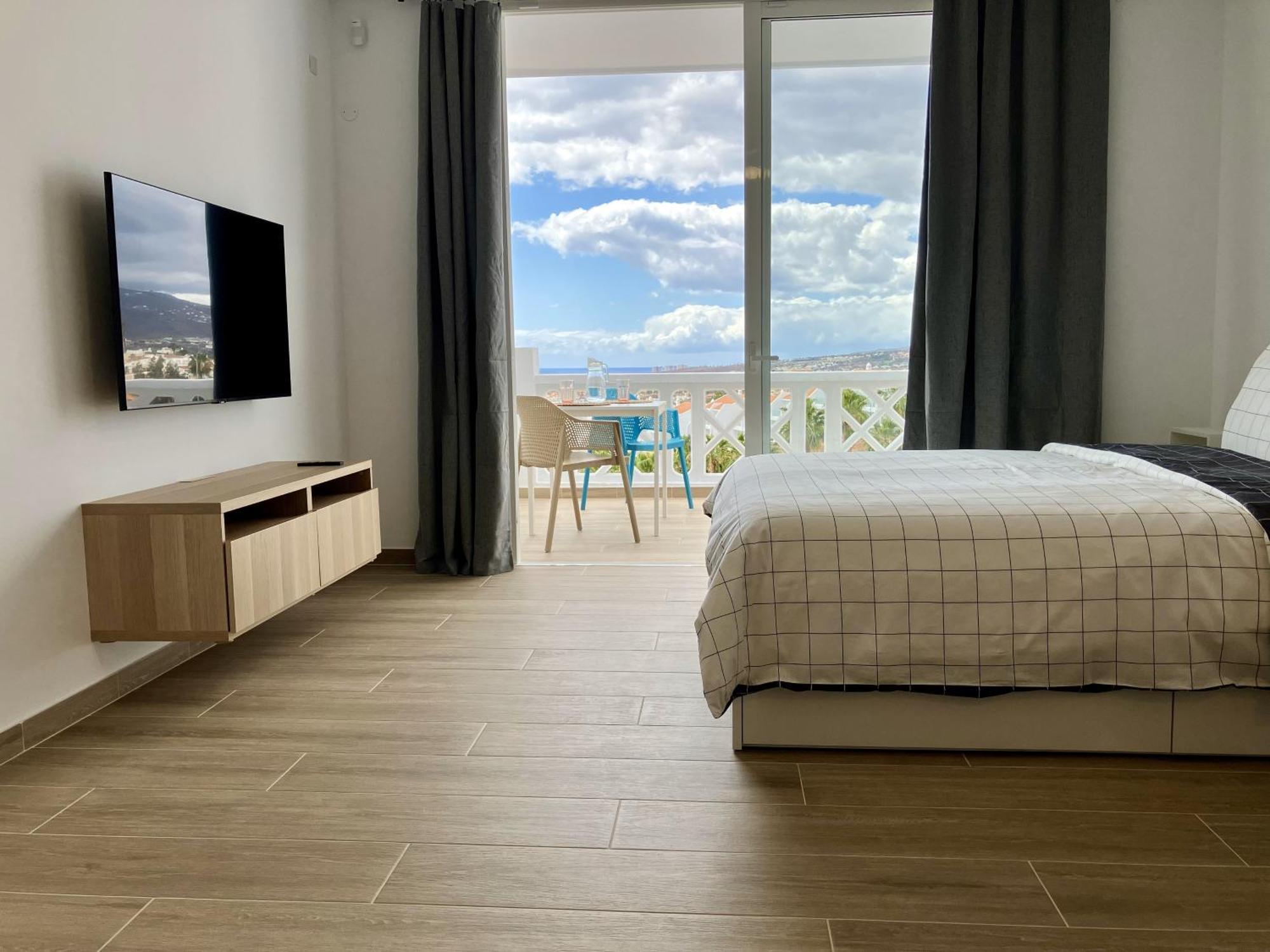 Costa Adeje - Modern Apartment With Terrace Views Of Ocean & Sunset Экстерьер фото