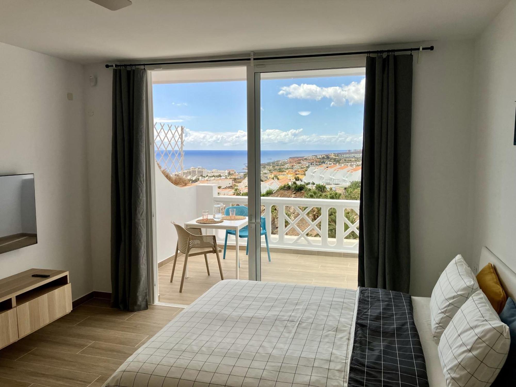 Costa Adeje - Modern Apartment With Terrace Views Of Ocean & Sunset Экстерьер фото